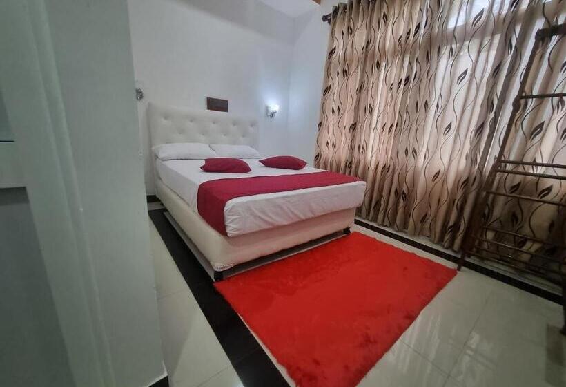 Отель New Laya Neem Resort And Restaurant