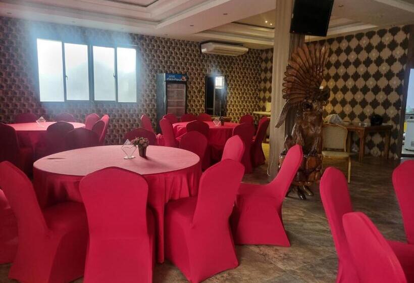 Отель New Laya Neem Resort And Restaurant