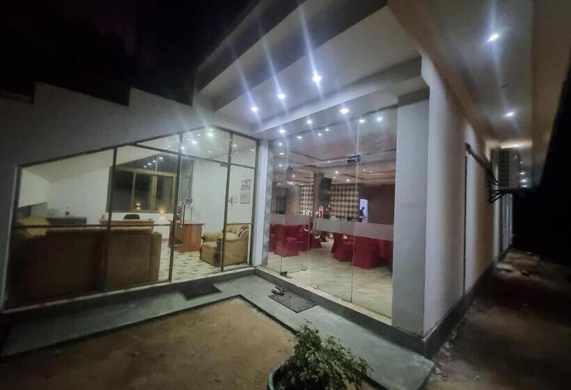 Отель New Laya Neem Resort And Restaurant