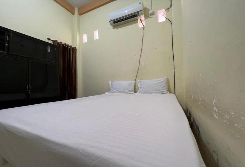 فندق Oyo 93683 Kost Naura