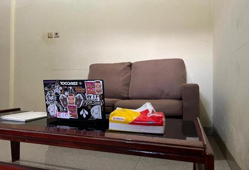 فندق Oyo 93683 Kost Naura