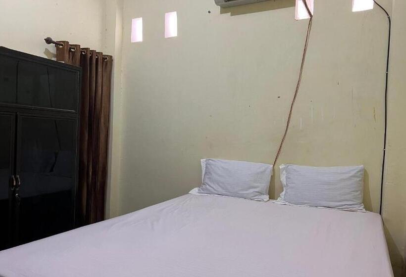 فندق Oyo 93683 Kost Naura