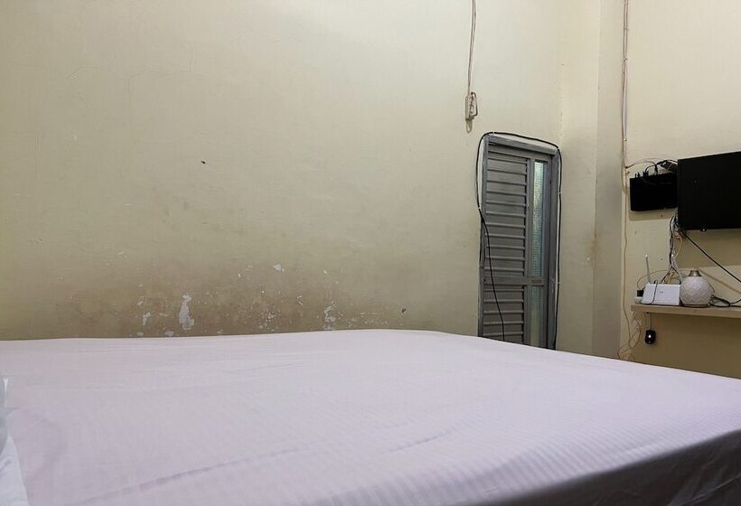 בית מלון כפרי Oyo 93683 Kost Naura