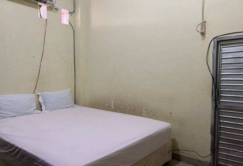 فندق Oyo 93683 Kost Naura