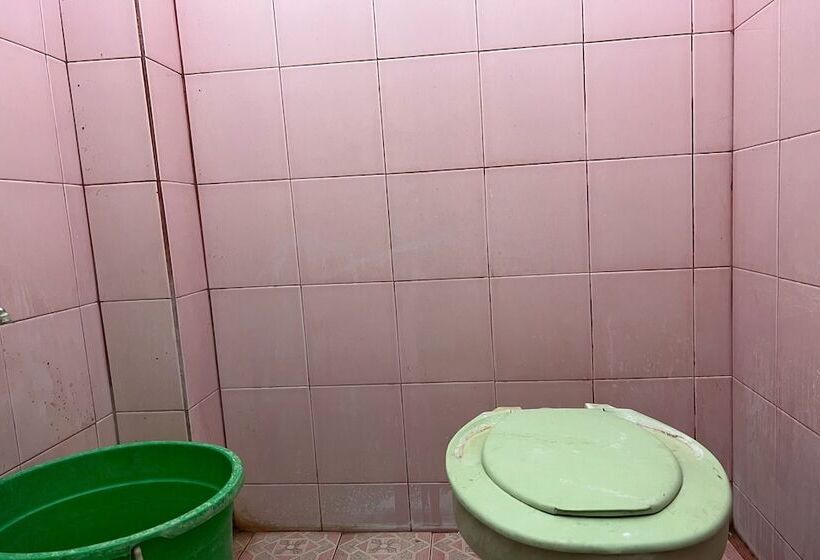 فندق Oyo 93683 Kost Naura