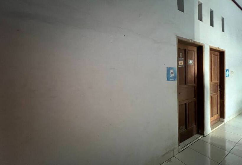 فندق Oyo 93683 Kost Naura