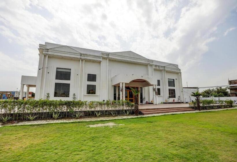 호텔 Oyo Varda Resort