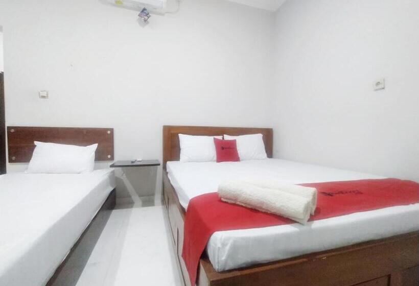 בית מלון כפרי Reddoorz Syariah Near Stasiun Purwokerto