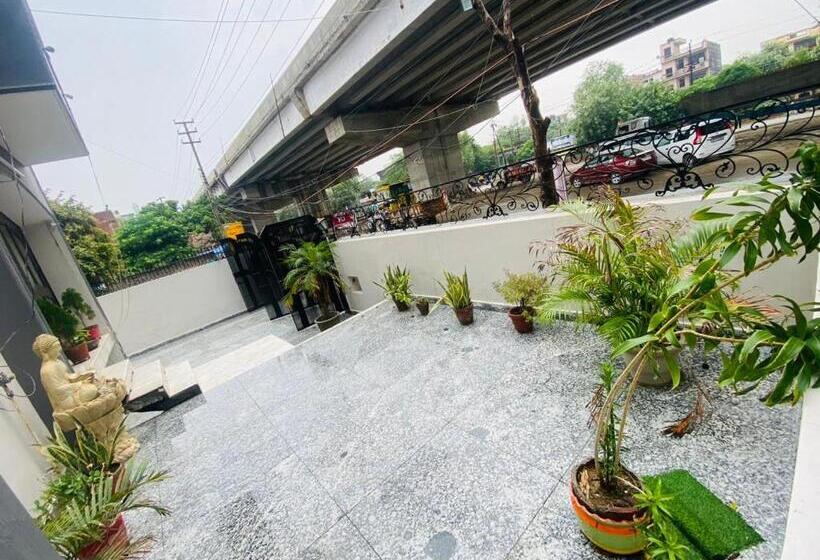 Отель Rs Corporate Suites