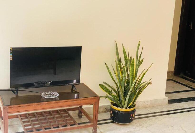 Отель Rs Corporate Suites