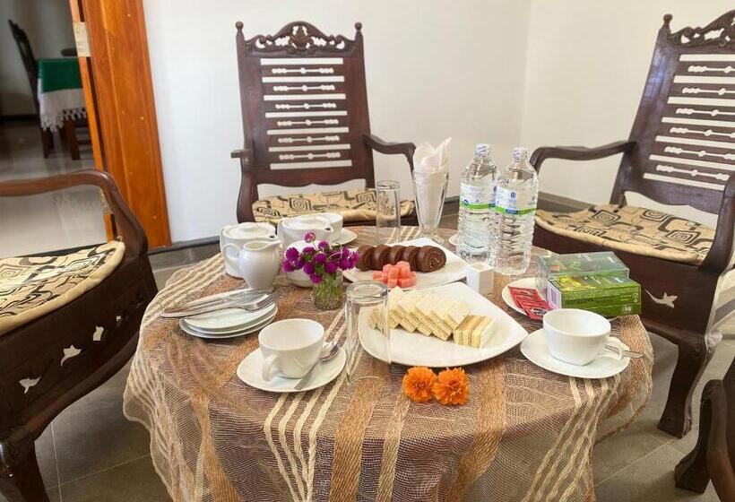 Отель Sandaru Villa