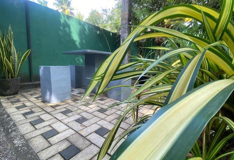 Отель Sandaru Villa