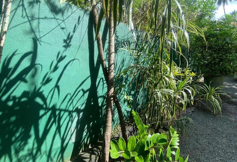 Отель Sandaru Villa