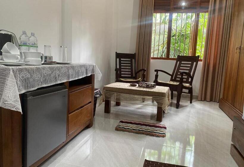 Отель Sandaru Villa