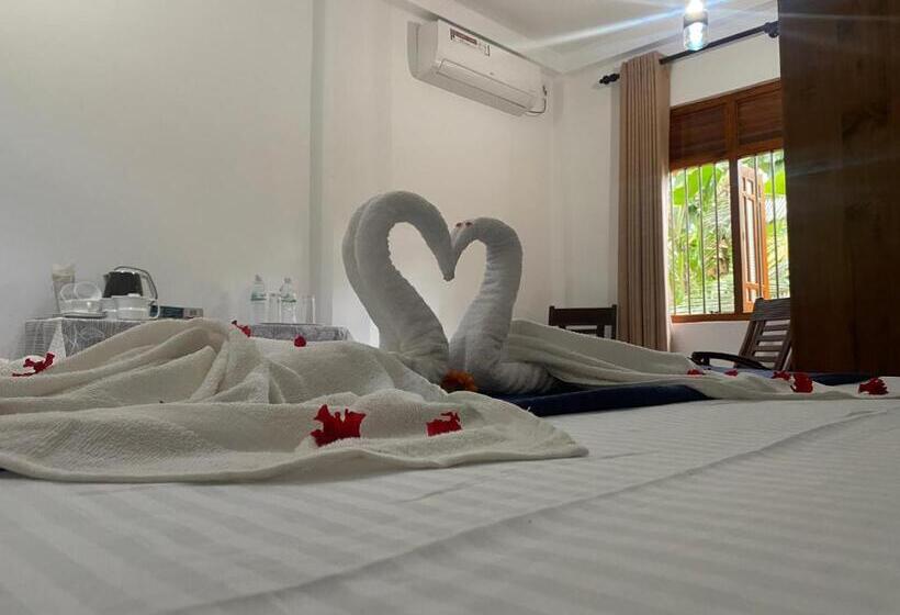 Отель Sandaru Villa