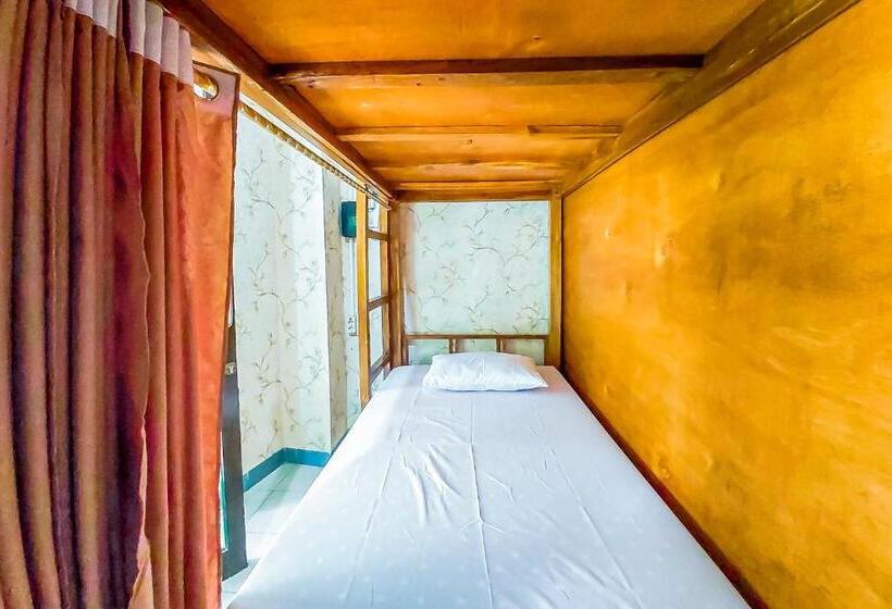 בית מלון כפרי Shooting Star Hostel Kuta Redpartner Mixed Dormitory