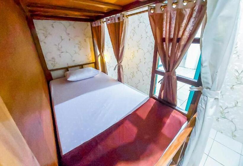 בית מלון כפרי Shooting Star Hostel Kuta Redpartner Mixed Dormitory