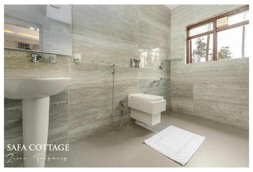 호텔 Snow Resort Gulmarg