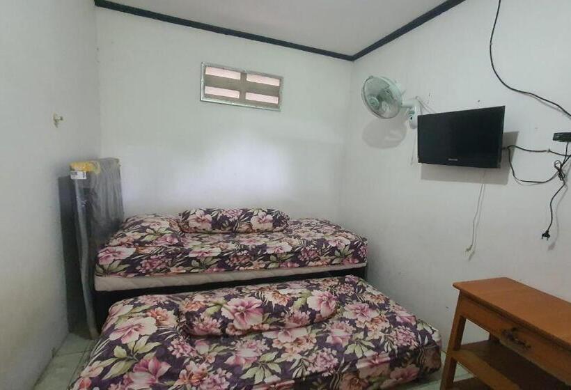 فندق Spot On 93681 Qodri Homestay Syariah