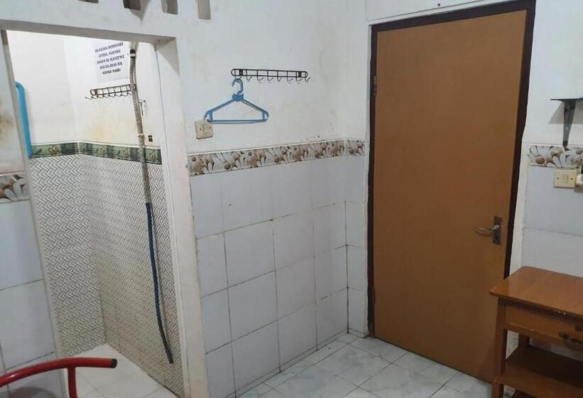 فندق Spot On 93681 Qodri Homestay Syariah