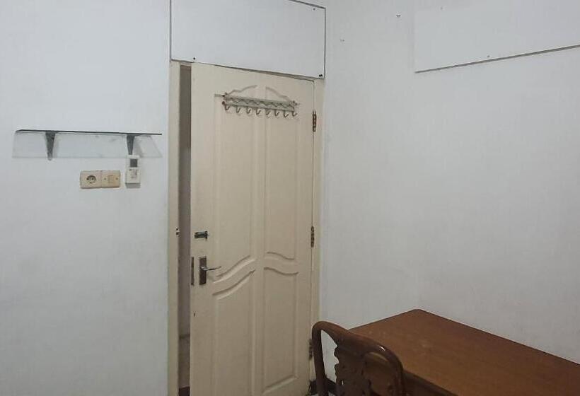 فندق Spot On 93681 Qodri Homestay Syariah