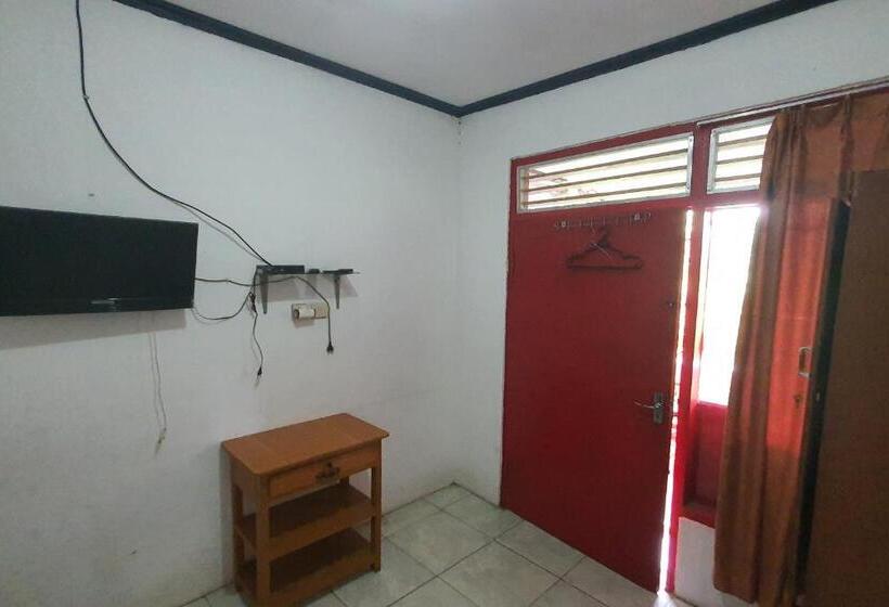 فندق Spot On 93681 Qodri Homestay Syariah