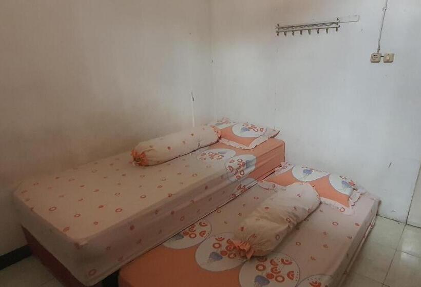 فندق Spot On 93681 Qodri Homestay Syariah