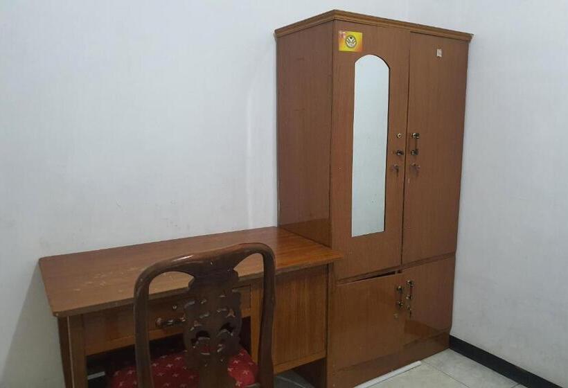 فندق Spot On 93681 Qodri Homestay Syariah