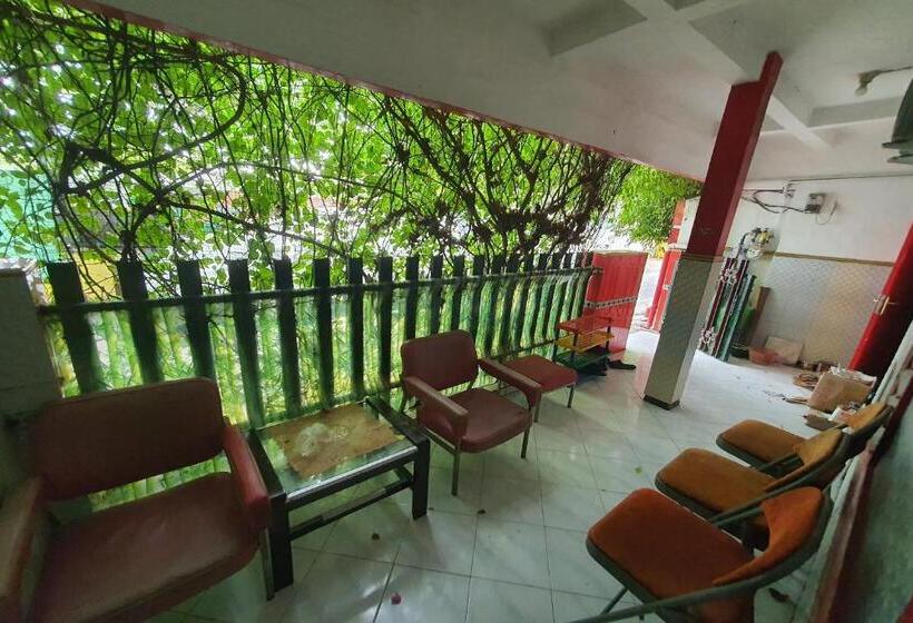 فندق Spot On 93681 Qodri Homestay Syariah