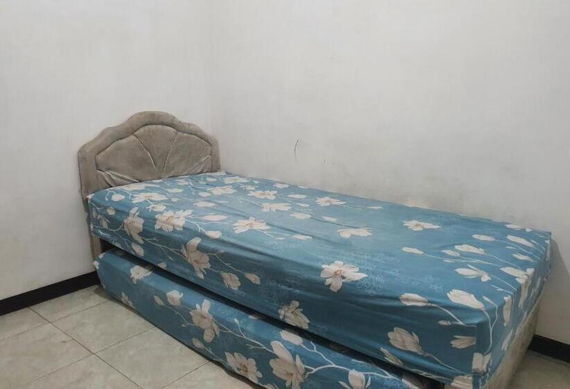 فندق Spot On 93681 Qodri Homestay Syariah