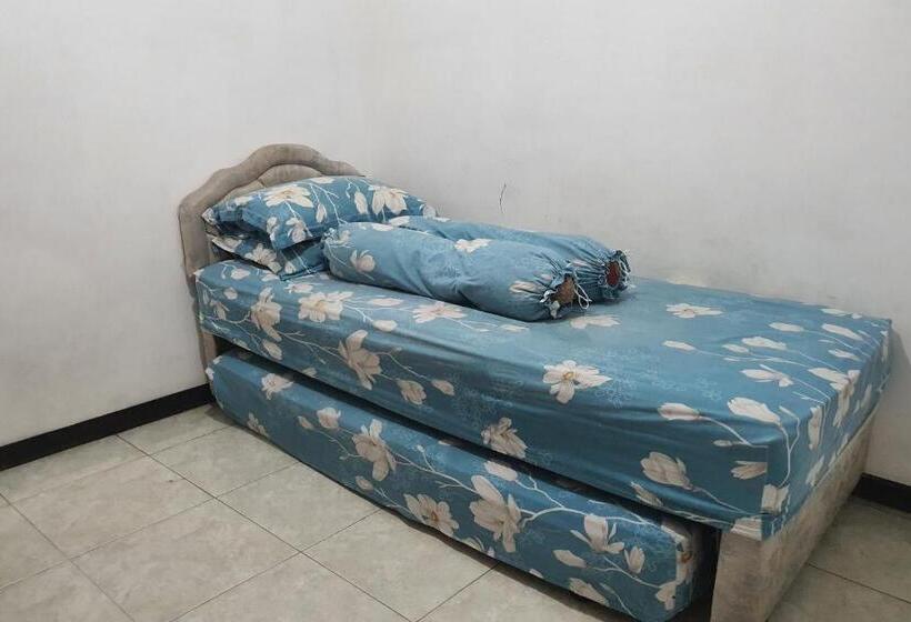 فندق Spot On 93681 Qodri Homestay Syariah