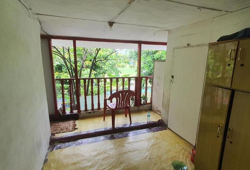 فندق Spot On 93681 Qodri Homestay Syariah