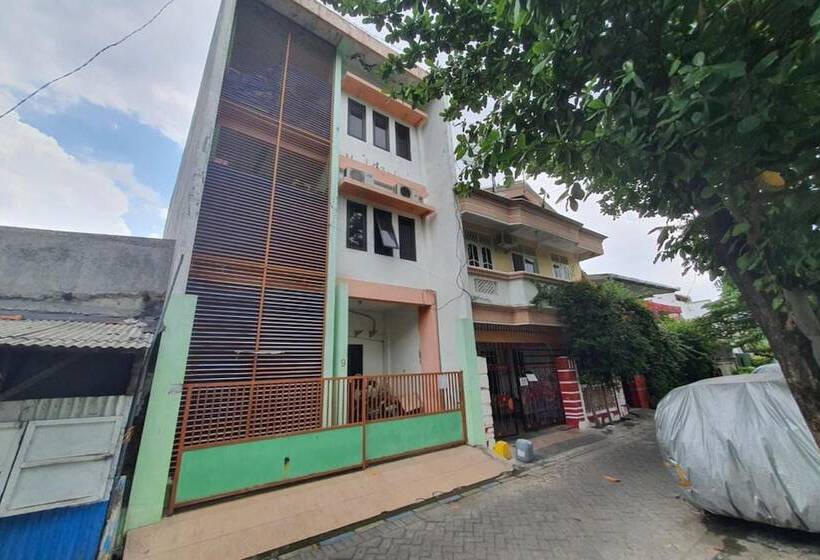 فندق Spot On 93681 Qodri Homestay Syariah