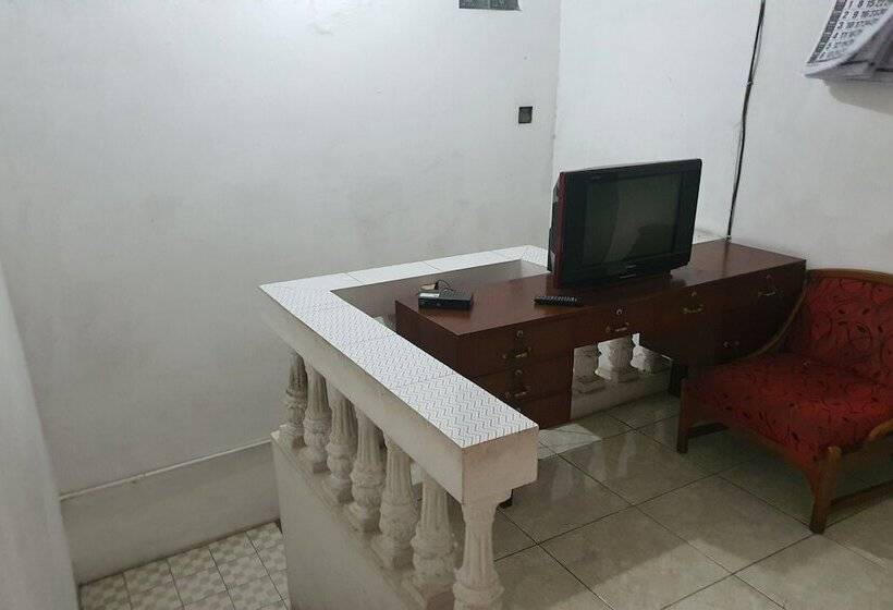 فندق Spot On 93681 Qodri Homestay Syariah