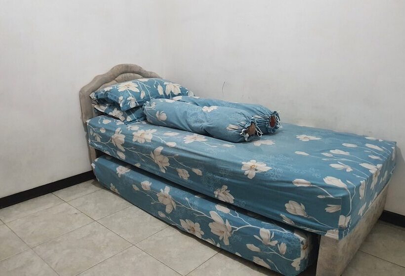 فندق Spot On 93681 Qodri Homestay Syariah