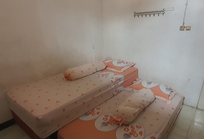 فندق Spot On 93681 Qodri Homestay Syariah