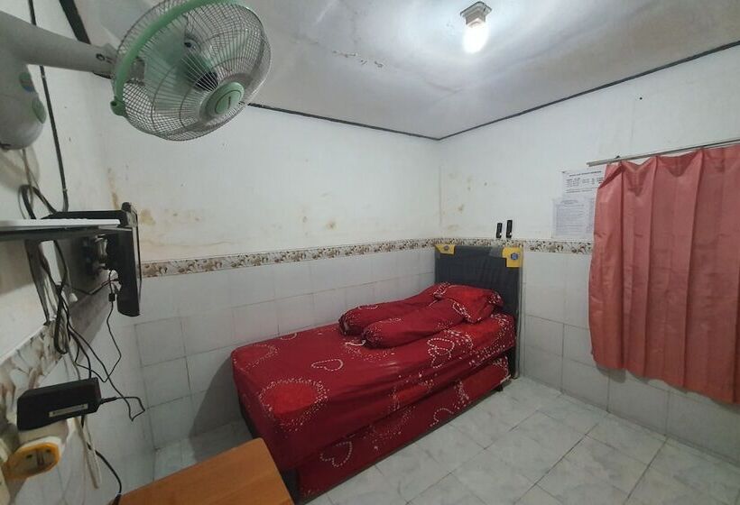 فندق Spot On 93681 Qodri Homestay Syariah