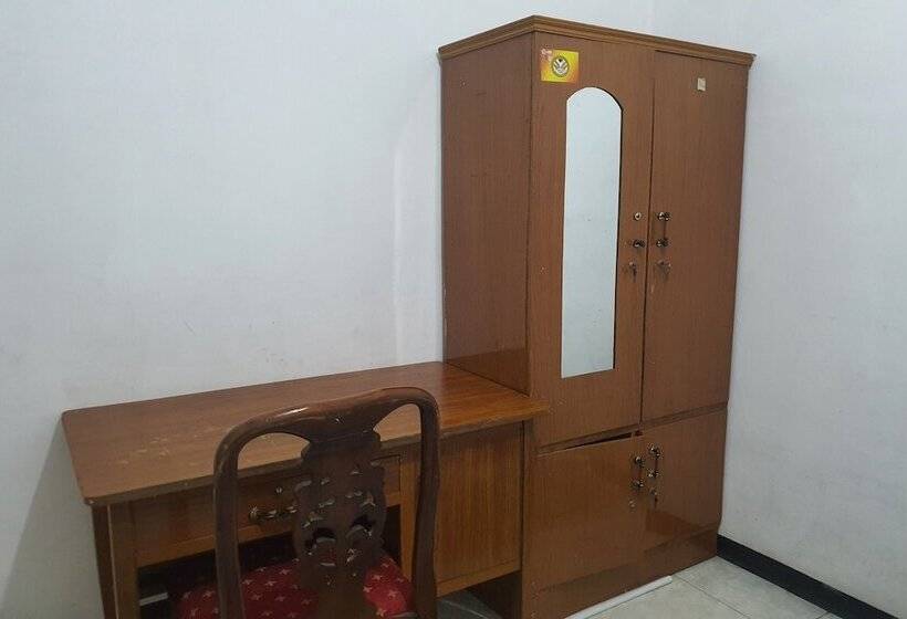 فندق Spot On 93681 Qodri Homestay Syariah