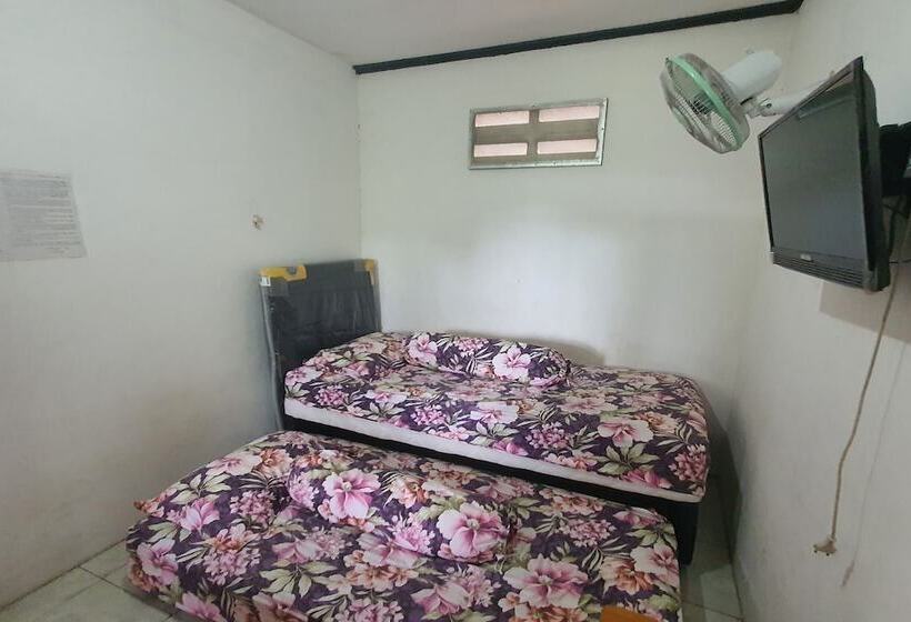 فندق Spot On 93681 Qodri Homestay Syariah