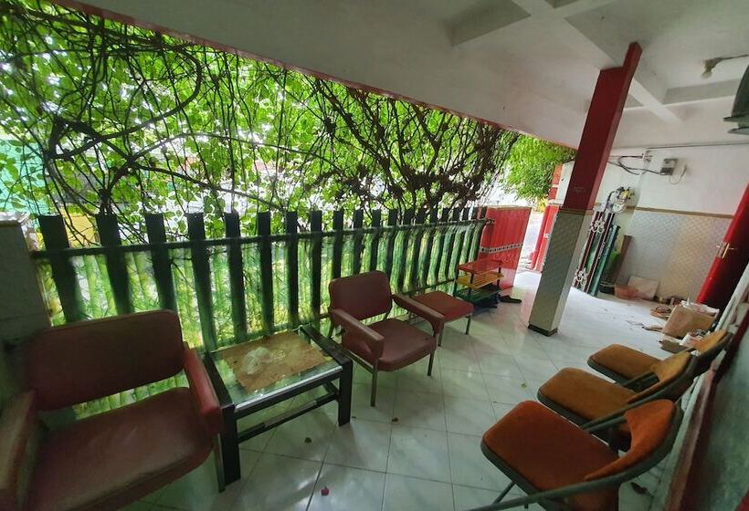 فندق Spot On 93681 Qodri Homestay Syariah