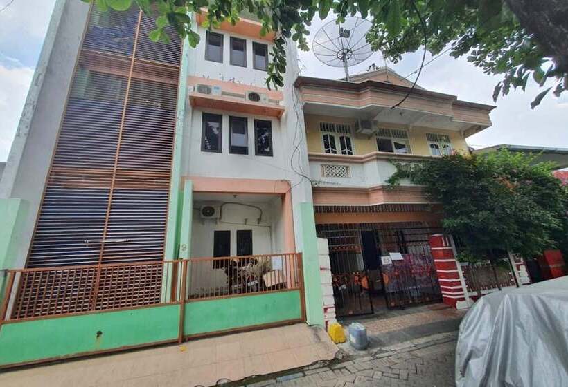 فندق Spot On 93681 Qodri Homestay Syariah