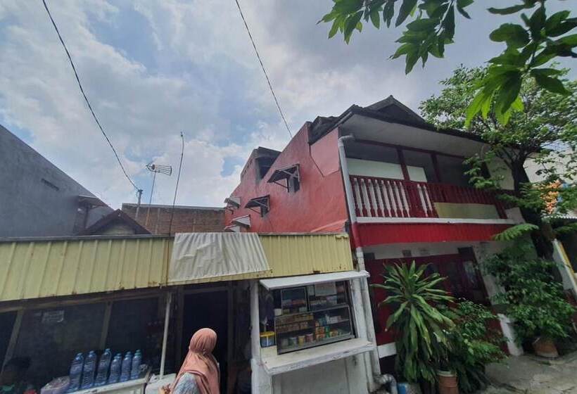 فندق Spot On 93681 Qodri Homestay Syariah