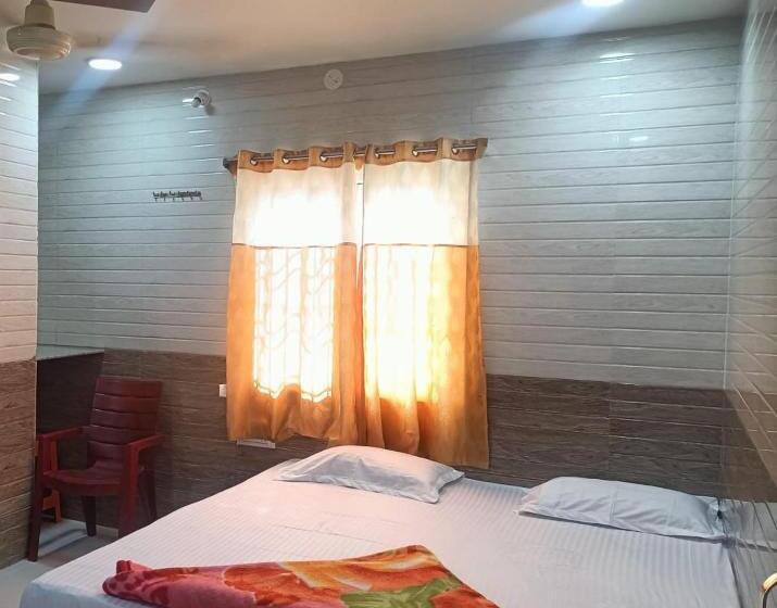 בית מלון כפרי Sri Guru Natha Residency