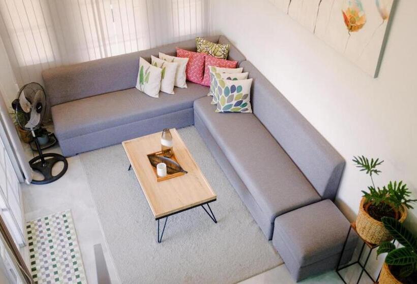 فندق The Farmhouse Pampanga