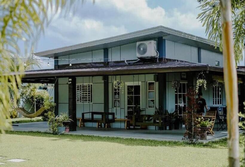 فندق The Farmhouse Pampanga
