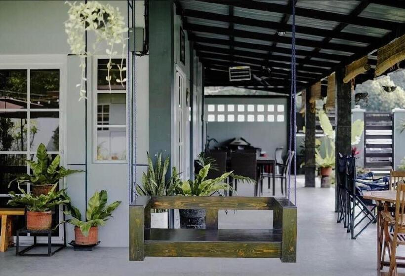 فندق The Farmhouse Pampanga