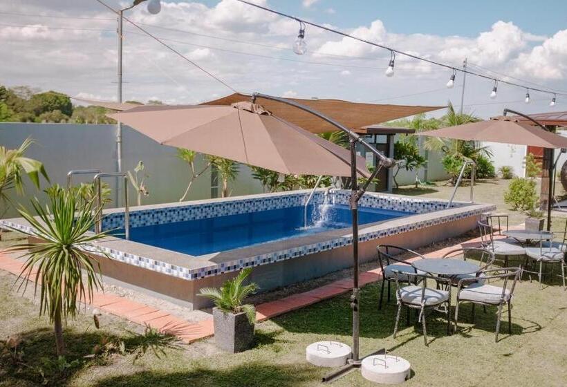 فندق The Farmhouse Pampanga