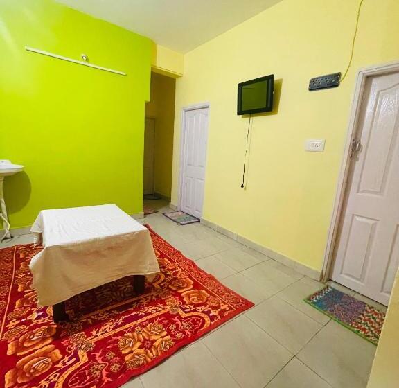 ホテル The Golden White House