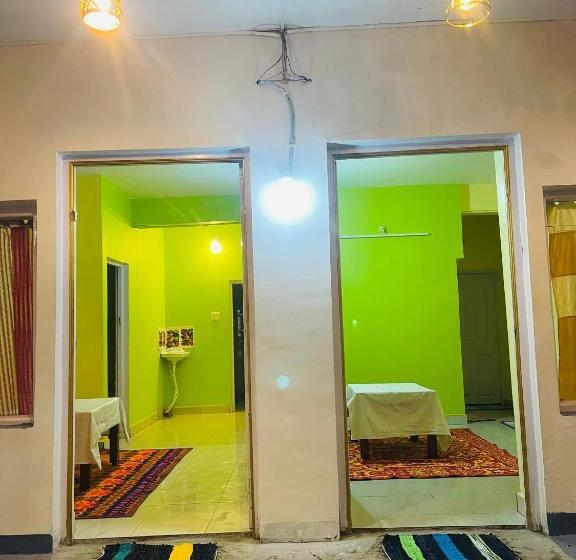 ホテル The Golden White House