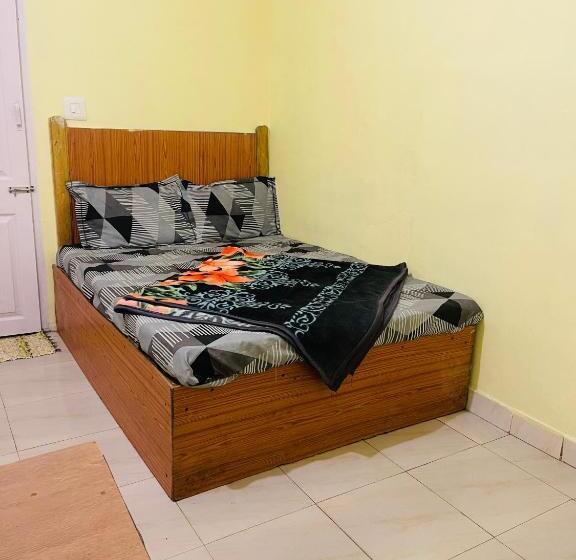 ホテル The Golden White House